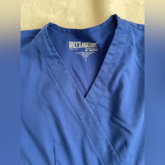 Grey’s Anatomy Scrubs Blue SMALL - Picture 3 of 11